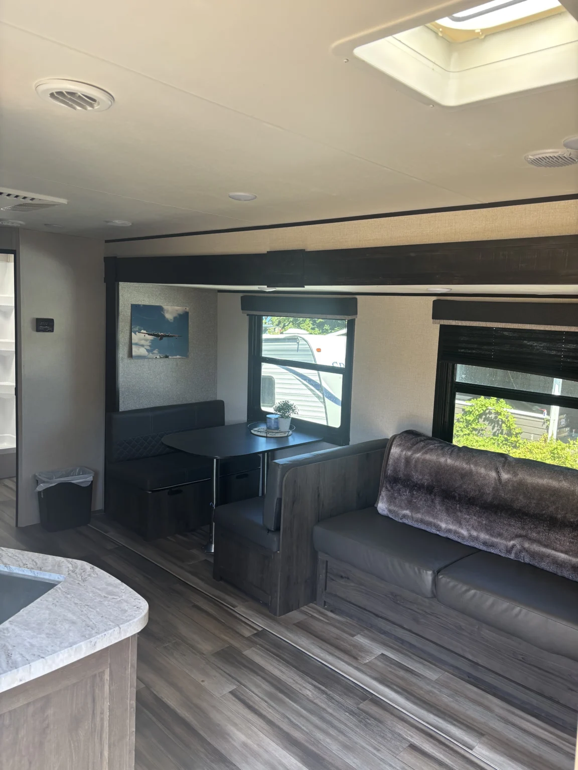 22 Starcraft Dinette and couch