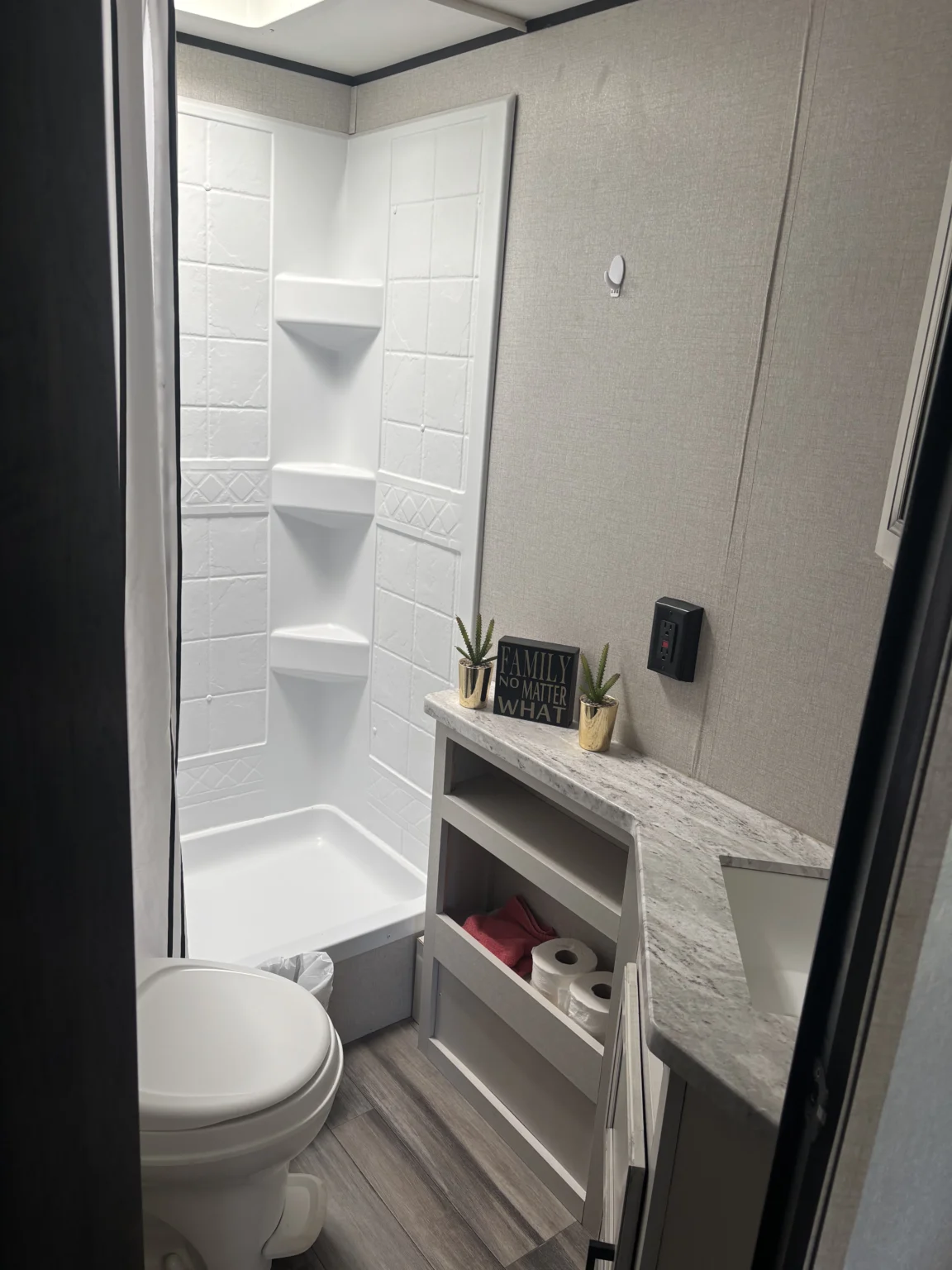 22 Starcraft bath and shower
