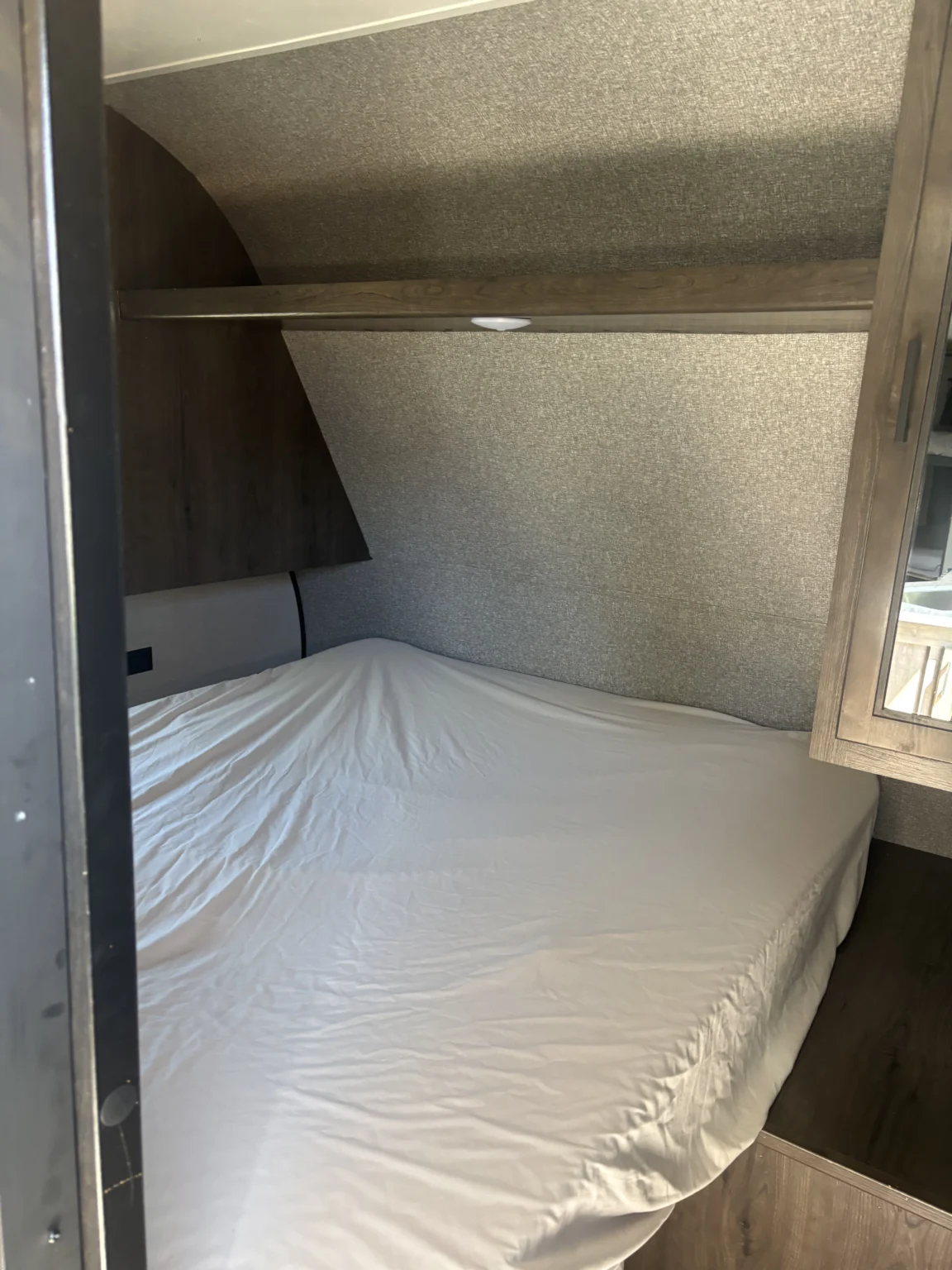 22 Starcraft Bed