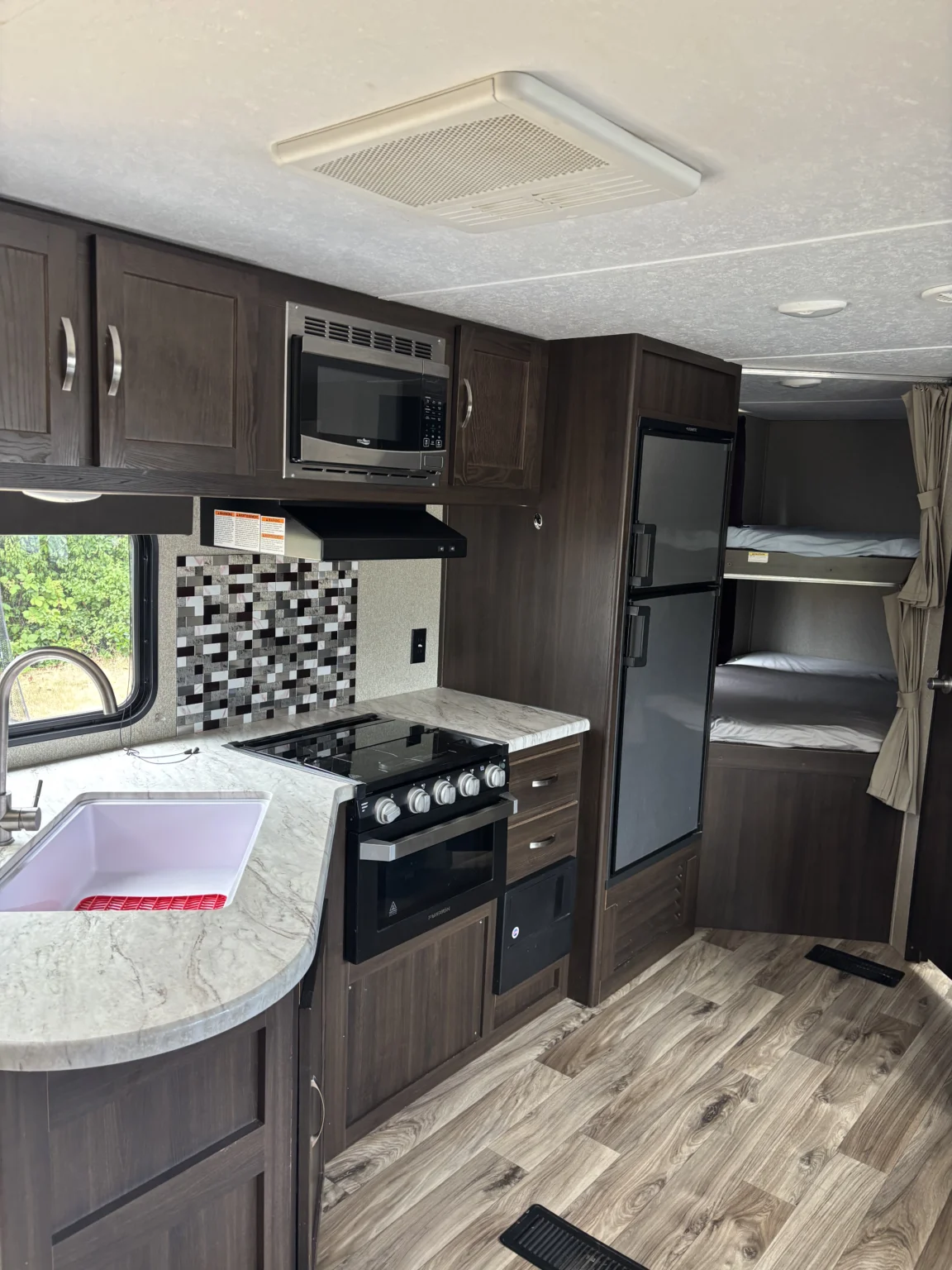 21 Springdale BH kitchen and bunks
